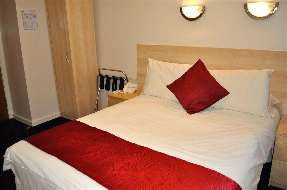 Waterfront Hotel Бригхаус Екстериор снимка