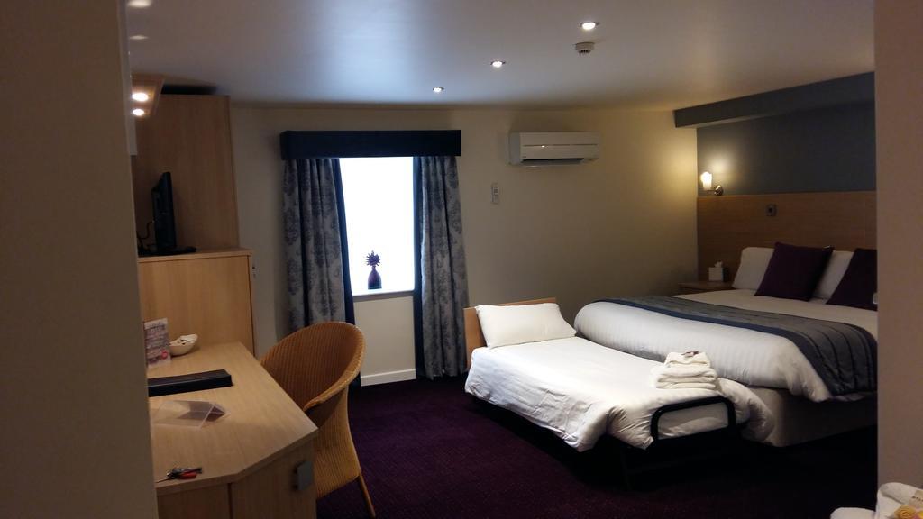 Waterfront Hotel Бригхаус Екстериор снимка