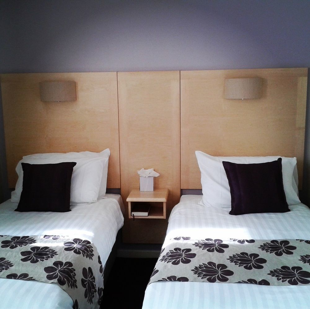 Waterfront Hotel Бригхаус Екстериор снимка