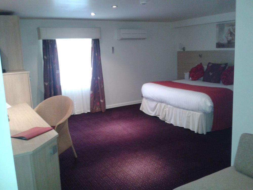 Waterfront Hotel Бригхаус Екстериор снимка