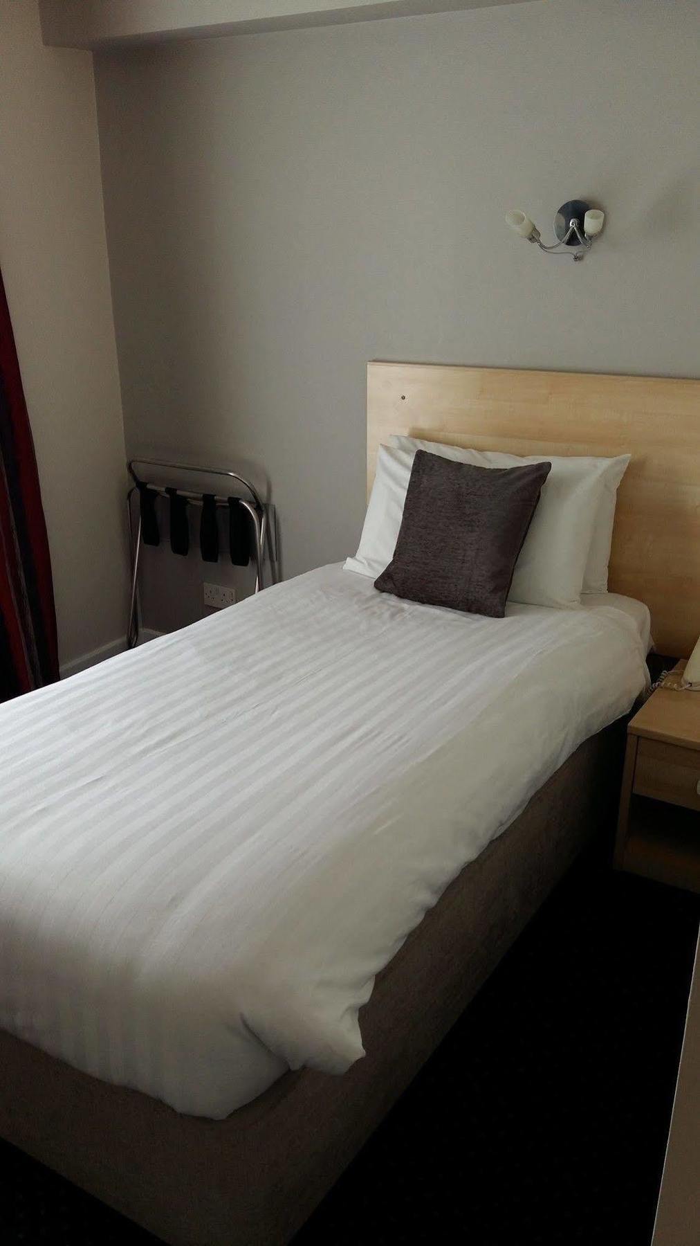 Waterfront Hotel Бригхаус Екстериор снимка
