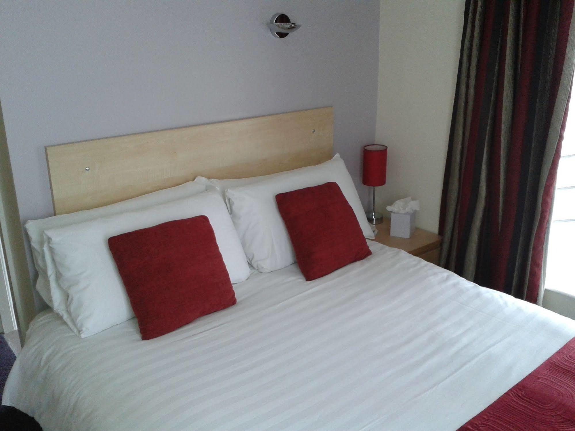 Waterfront Hotel Бригхаус Екстериор снимка